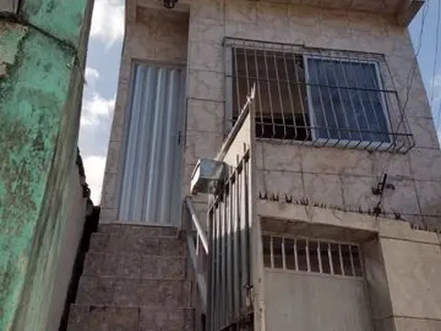 Imagem: A casa possui 2 Dormitórios, 2 Banheiros e está