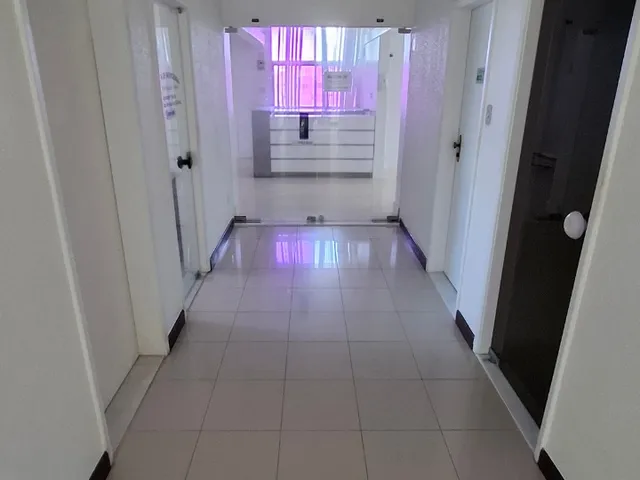 Imagem 6: Sala Comercial de Alto Padrão na Garibaldi - Venda ou Locação, 90m², 2 Vagas de