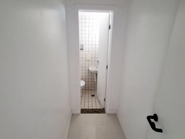 Imagem 16: Sala Comercial de Alto Padrão na Garibaldi - Venda ou Locação, 90m², 2 Vagas de