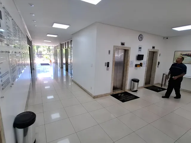 Imagem 9: Sala Comercial de Alto Padrão na Garibaldi - Venda ou Locação, 90m², 2 Vagas de