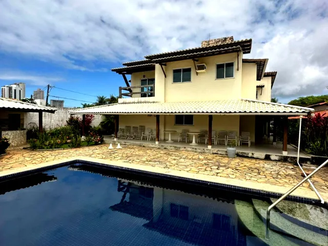 Imagem 10: Casa de luxo com 5 suítes, piscina e área gourmet no Condomínio Vale do Jaguaribe