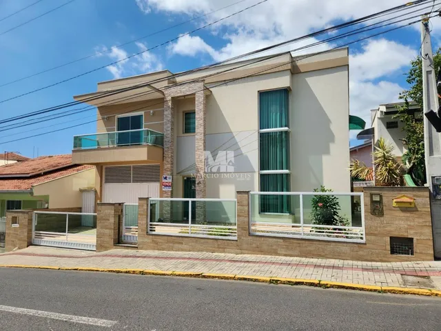 Imagem: A casa possui 4 Dormitórios, 3 Suítes, 3 Banheiros, 3