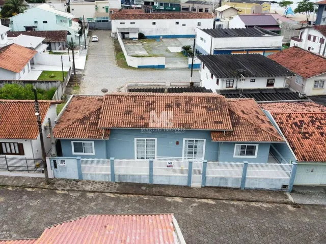 Imagem: Casa Localizada a 135 metros da Praia Central