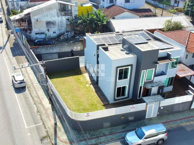 Imagem: A casa possui 3 Dormitórios, 1 Suíte, 4 Banheiros, 3