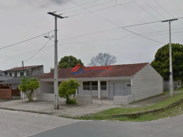 Imagem: Excelente Residência de Esquina no Bairro
