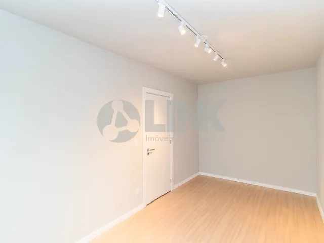 Imagem 3: Imperdível Apartamento à Venda em Porto Alegre - 2 Quartos, 2 Salas, 1 Banheiro, 1 Vaga