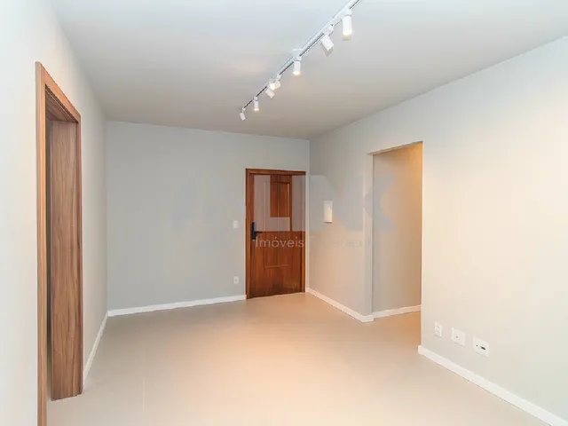 Imagem 11: Imperdível Apartamento à Venda em Porto Alegre - 2 Quartos, 2 Salas, 1 Banheiro, 1 Vaga