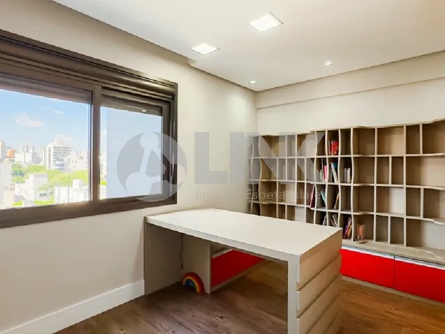Imagem 3: Apartamento de Luxo no Bairro Petrópolis - 2 Quartos, 2 Suítes, 2 Salas, 3 Banheiros, 2