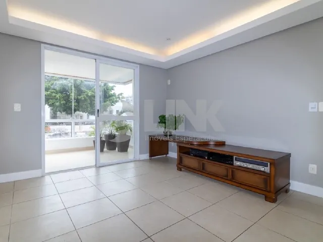 Imagem 8: Apartamento À Venda em Porto Alegre-Rs no Jardim Botânico com 2 Quartos, 1 Suíte e 87,00 M² de Área