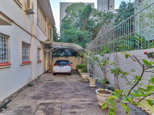 Imagem 11: À Venda em Porto Alegre, Rio Branco, 400M²