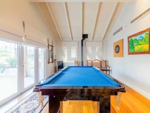 Imagem 2: Imponente residência de luxo com 5 quartos e 3 suítes no bairro Boa Vista em Porto