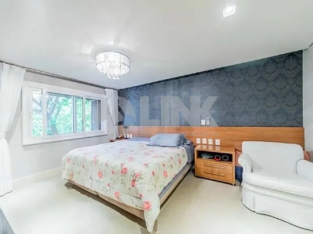 Imagem 4: Imponente residência de luxo com 5 quartos e 3 suítes no bairro Boa Vista em Porto