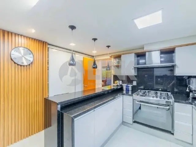 Imagem 6: Imponente residência de luxo com 5 quartos e 3 suítes no bairro Boa Vista em Porto