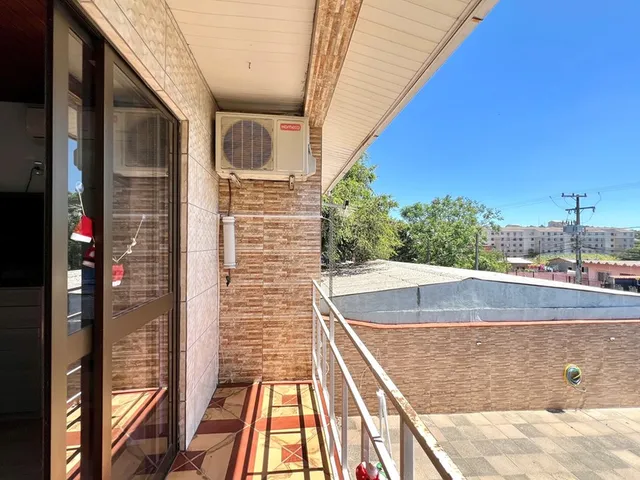 Imagem 1: CASA - Canoas Casa com 4 dormitórios