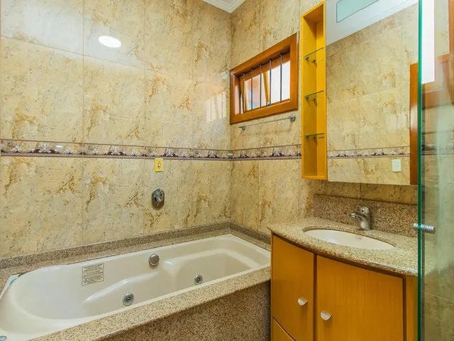 Imagem 15: CASA - Canoas Casa com 4 dormitórios