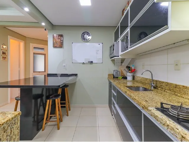 Imagem 9: Casa em Condomínio de Luxo com 3 Quartos e 2 Vagas de Garagem no Bairro Nonoai, Porto