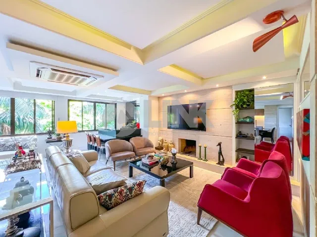 Imagem 1: Apartamento de 3 quartos com 3 suítes e 3 vagas à venda no bairro Petrópolis em Porto