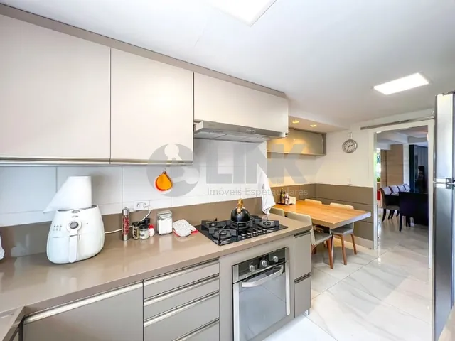 Imagem 4: Apartamento de 3 quartos com 3 suítes e 3 vagas à venda no bairro Petrópolis em Porto