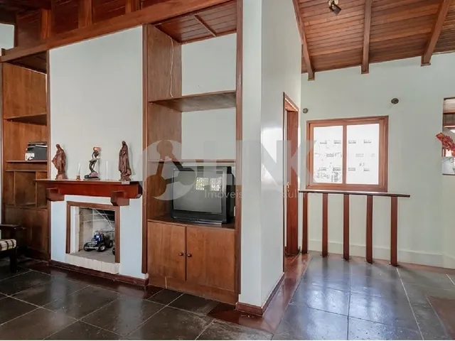 Imagem 4: Imóvel Exclusivo: Casa de 3 Quartos com 3 Suítes e 8 Vagas no Partenon, Porto Alegre-RS!