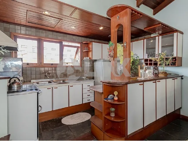 Imagem 16: Imóvel Exclusivo: Casa de 3 Quartos com 3 Suítes e 8 Vagas no Partenon, Porto Alegre-RS!