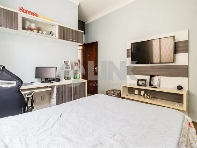 Imagem 1: Imperdível casa de 3 quartos com 2 suítes e 3 vagas à venda em Vila Ipiranga, Porto