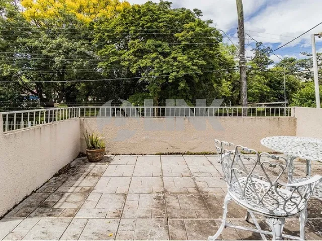 Imagem 2: Imperdível casa de 3 quartos com 2 suítes e 3 vagas à venda em Vila Ipiranga, Porto