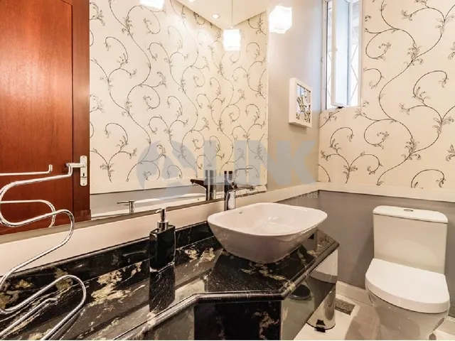 Imagem 3: Imperdível casa de 3 quartos com 2 suítes e 3 vagas à venda em Vila Ipiranga, Porto