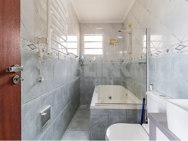 Imagem 4: Imperdível casa de 3 quartos com 2 suítes e 3 vagas à venda em Vila Ipiranga, Porto