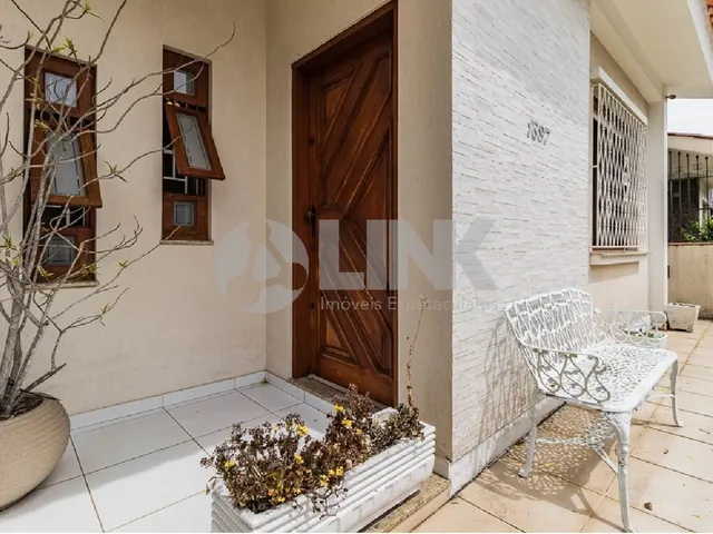 Imagem 8: Imperdível casa de 3 quartos com 2 suítes e 3 vagas à venda em Vila Ipiranga, Porto