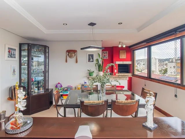 Imagem 3: Apartamento mobiliado de 3 quartos com 2 vagas à venda no bairro Petrópolis em Porto