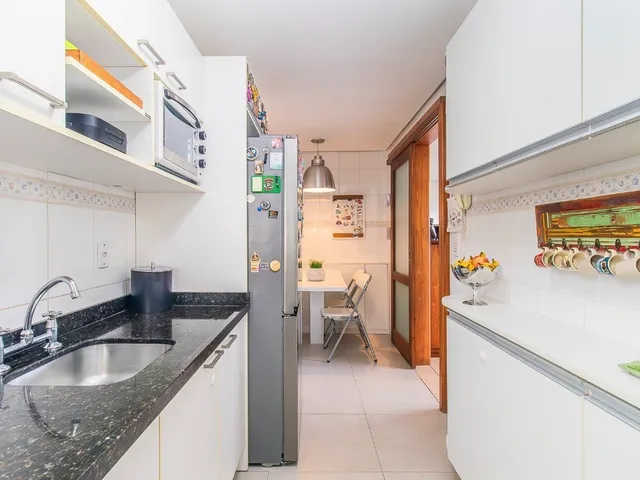 Imagem 5: Apartamento mobiliado de 3 quartos com 2 vagas à venda no bairro Petrópolis em Porto