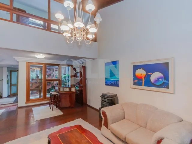 Imagem: A casa possui 4 Dormitórios, 2 Suítes, 4 Banheiros, 4