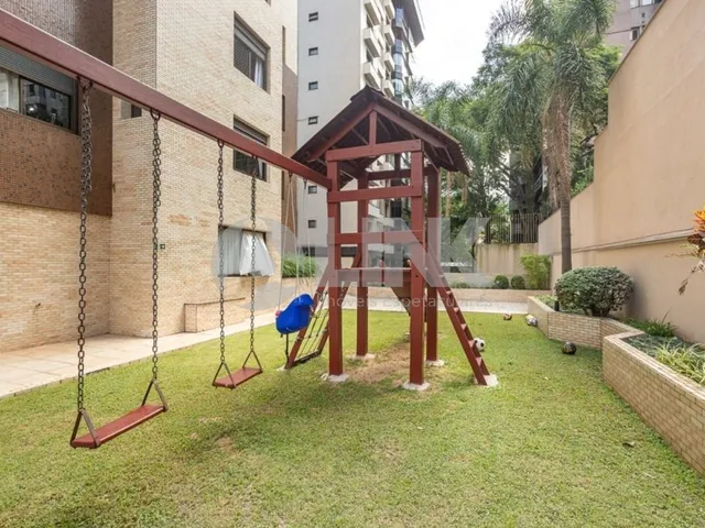 Imagem 12: Aparentemente de 3 quartos com 3 vagas à venda no bairro Petrópolis em Porto Alegre