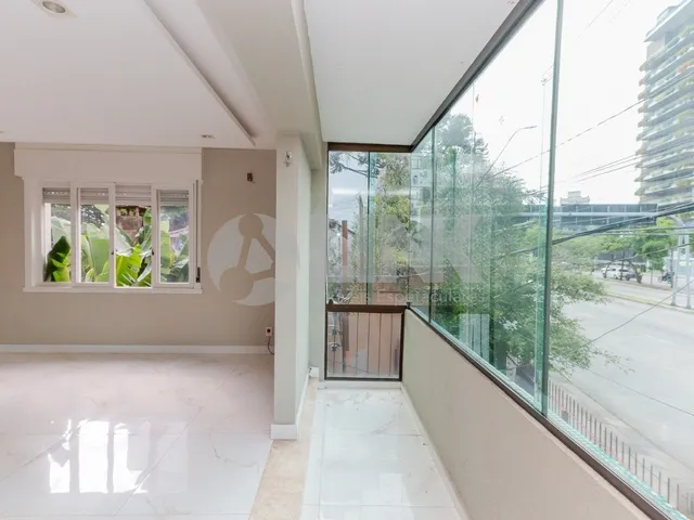 Imagem 2: Apartamento de 3 quartos com 2 vagas de garagem à venda no bairro Petrópolis em Porto