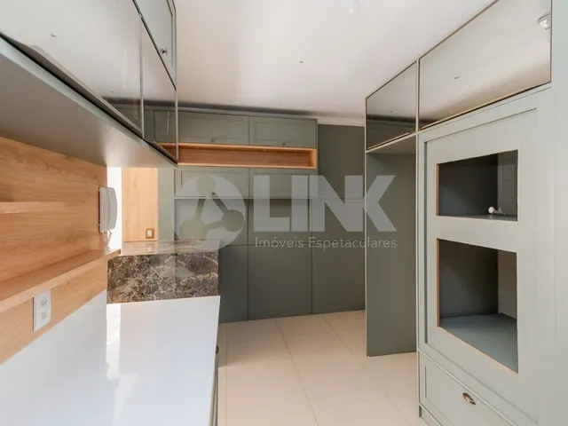 Imagem 1: Apartamento de 3 quartos com 2 vagas de garagem à venda no bairro Petrópolis em Porto