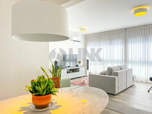 Imagem 2: Apartamento de 2 quartos 2 suítes com 2 vagas à venda no bairro Menino Deus em Porto