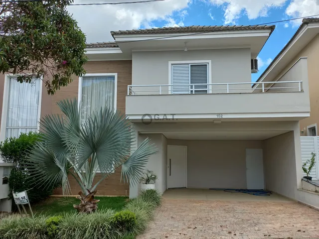 Imagem: A casa em condomínio possui 3 Dormitórios, 4 Suítes, 4
