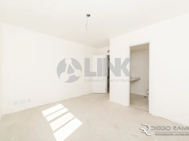 Imagem 1: Apartamento com 2 quartos e 2 vagas à venda no bairro Petrópolis em Porto Alegre