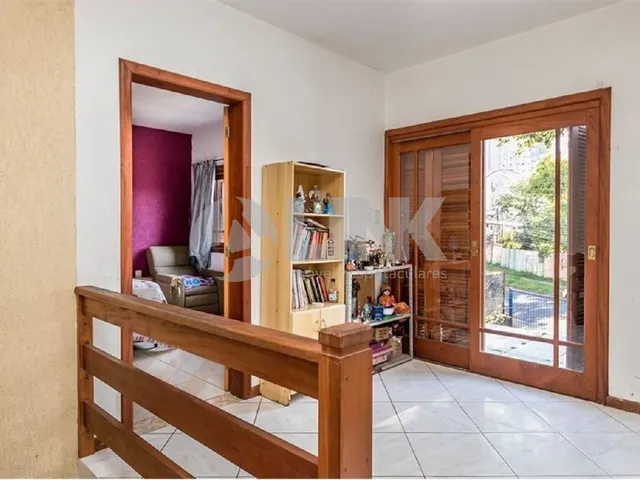 Imagem 2: Casa com 3 quartos 3 suítes e 4 vagas de garagem à venda no bairro Partenon em Porto