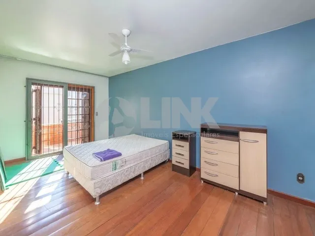 Imagem 1: Casa de 3 Quartos com 4 Vagas À Venda no Bairro Auxiliadora em Porto Alegre