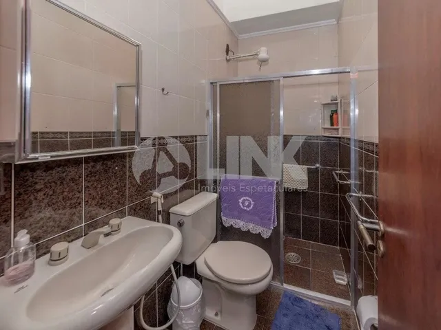 Imagem 2: Casa de 3 Quartos com 4 Vagas À Venda no Bairro Auxiliadora em Porto Alegre