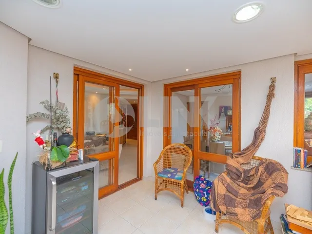 Imagem 2: Apartamento de 3 quartos com 2 vagas de garagem à venda no bairro Petrópolis em Porto