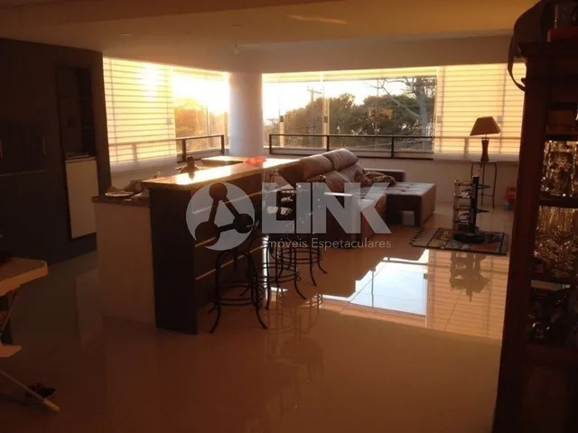 Imagem 2: Apartamento de 3 dormitórios sendo 1 suíte com 2 vagas de garagem à venda no bairro