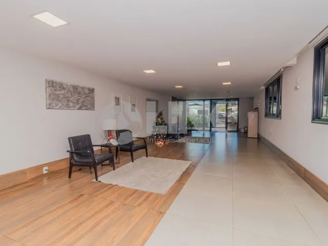 Imagem 1: Apartamento de 3 quartos com 2 vagas à venda no bairro Cristal em Porto Alegre