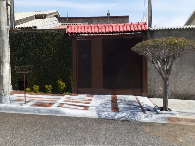 Imagem: A casa possui 2 Dormitórios, 1 Suíte, 1 Banheiro, 4 Vagas