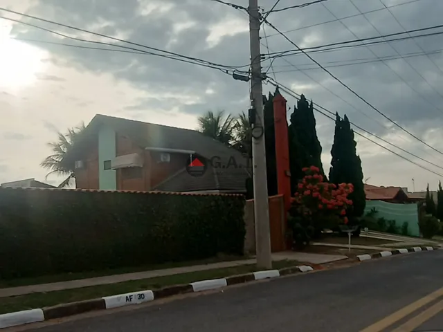 Imagem: A casa em condomínio possui 3 Dormitórios, 1 Suíte, 4