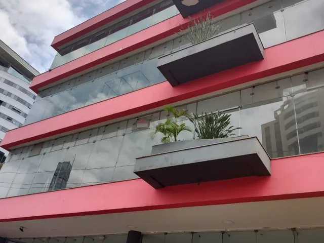 Imagem: A sala comercial possui 8 Banheiros, 6 Vagas na garagem,