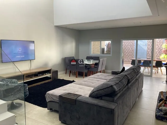 Imagem: A casa em condomínio possui 3 Dormitórios, 4 Suítes, 2