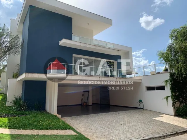 Imagem: A casa em condomínio possui 3 Dormitórios, 4 Suítes, 3
