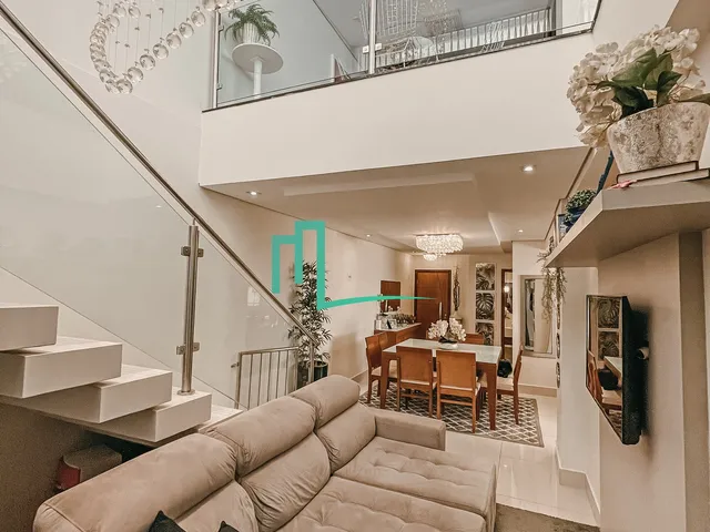 Imagem: A casa possui 3 Dormitórios, 2 Suítes, 367m² de Área